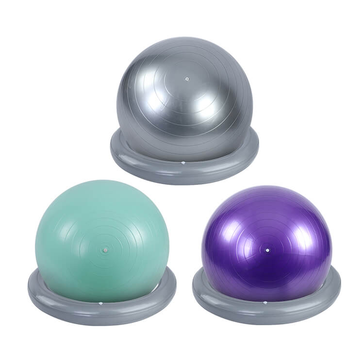 ベースとレジスタンスバンドを備えたジムボール