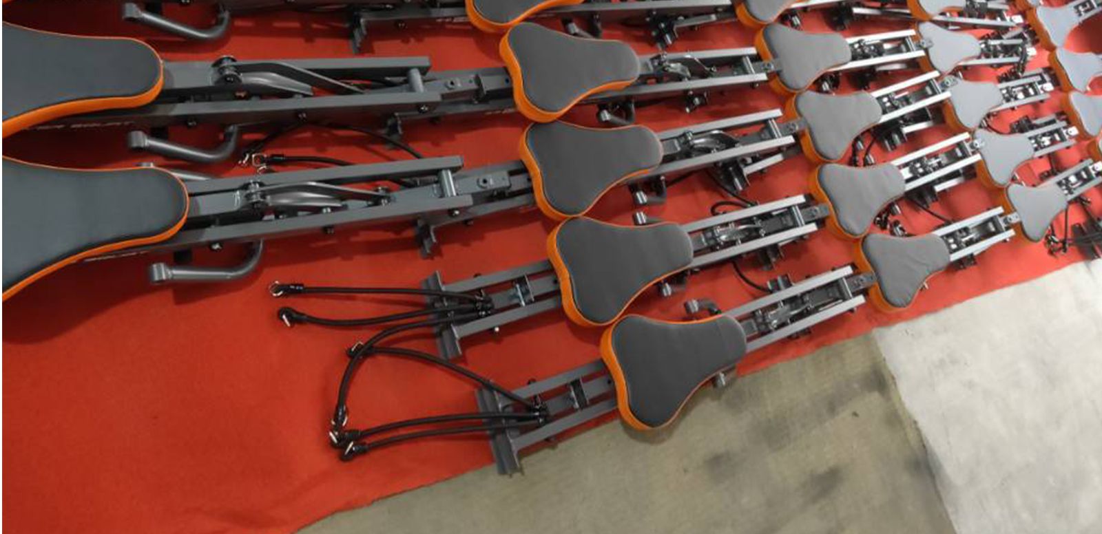 スクワットローワーライドマシン