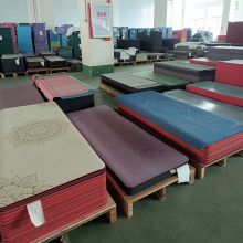 素材では、天然ゴム、PE、PU、コルク、TPE、PVC、スエード、エヴァ、ジュート、ヘンプ、NBRなど、カスタムヨガマットのさまざまな材料を選択できます。