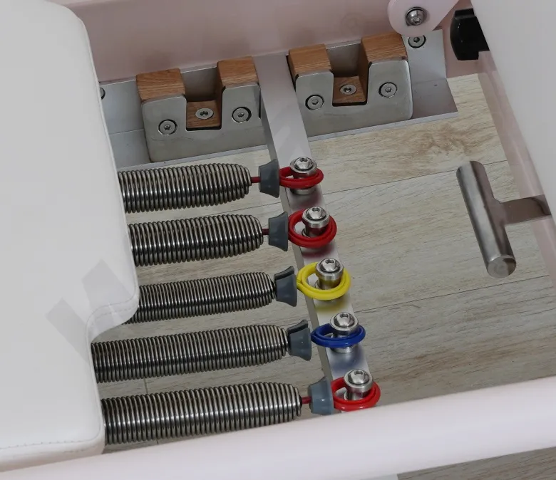 フットバーが組み込まれた新しいピンクスチールピラティス改革者