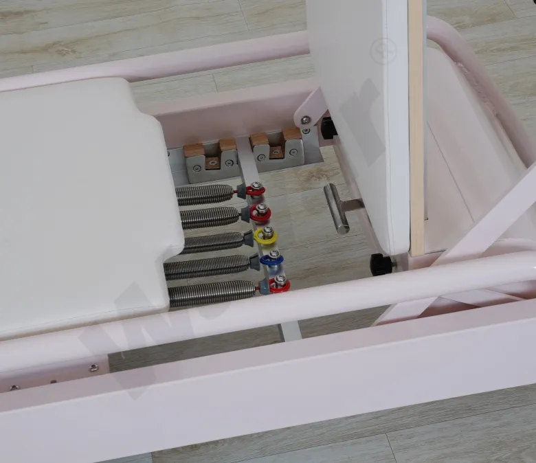 フットバーが組み込まれた新しいピンクスチールピラティス改革者