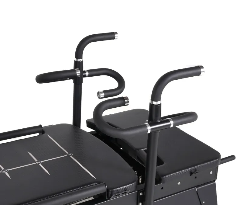 回転ハンドルを備えたピラティス改革機